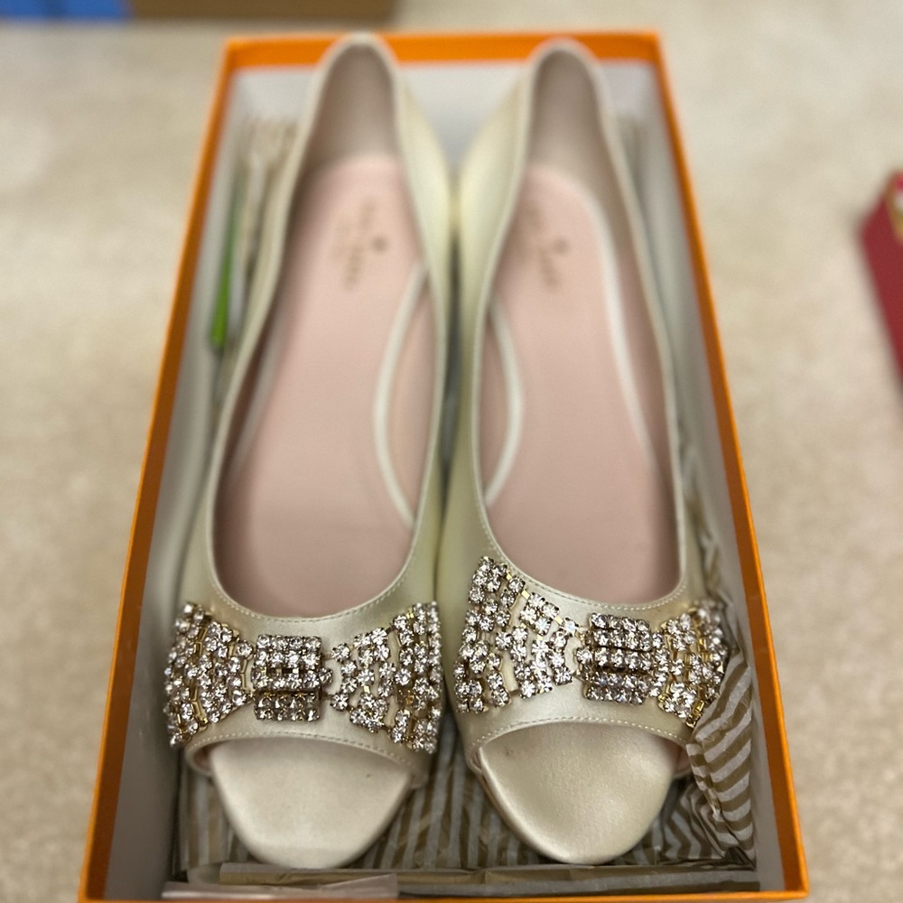 Kate Spade 10.5 open toed flats with rhinestone bows